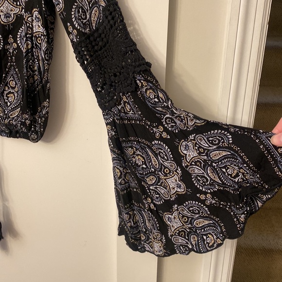 Kendall + Kylie cropped paisley wide sleeve top - Picture 3 of 5